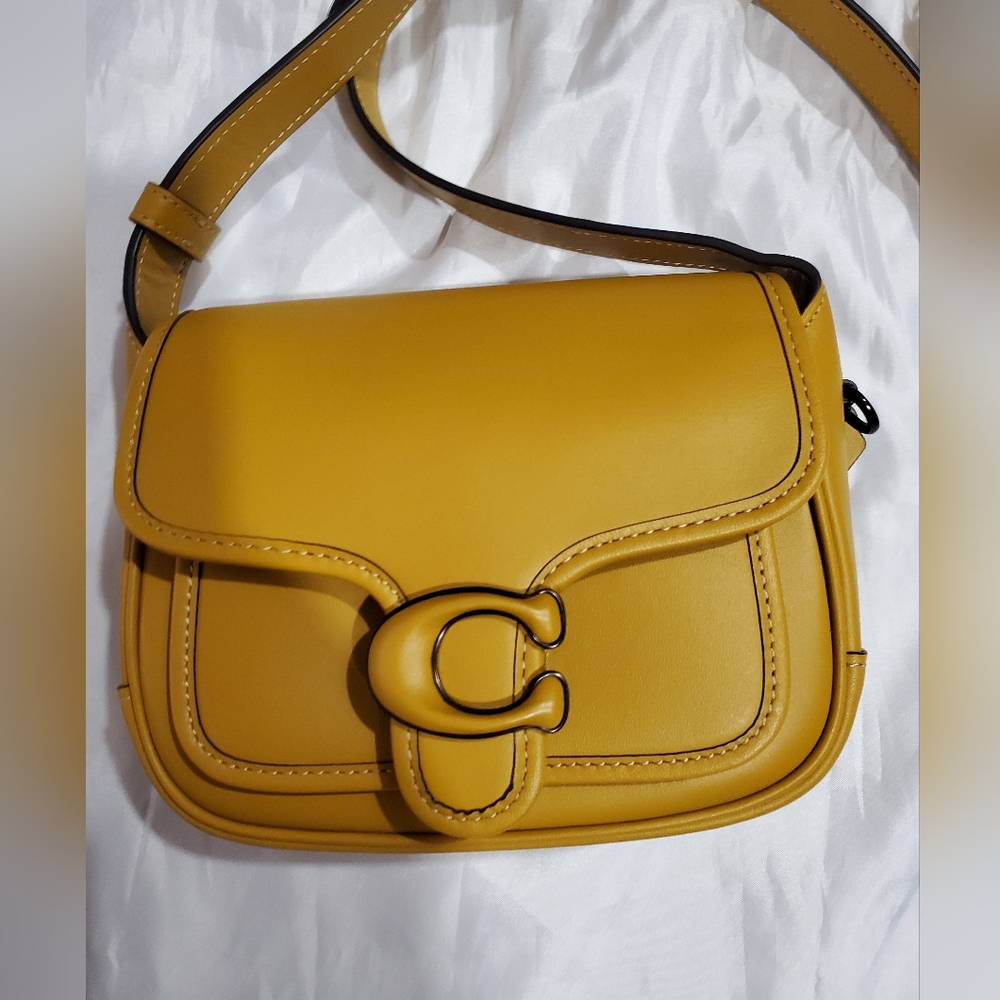 NWOT's COACH Tabby Messenger 19 Shoulder Bag Flap Compact Yellow Women's CJ846